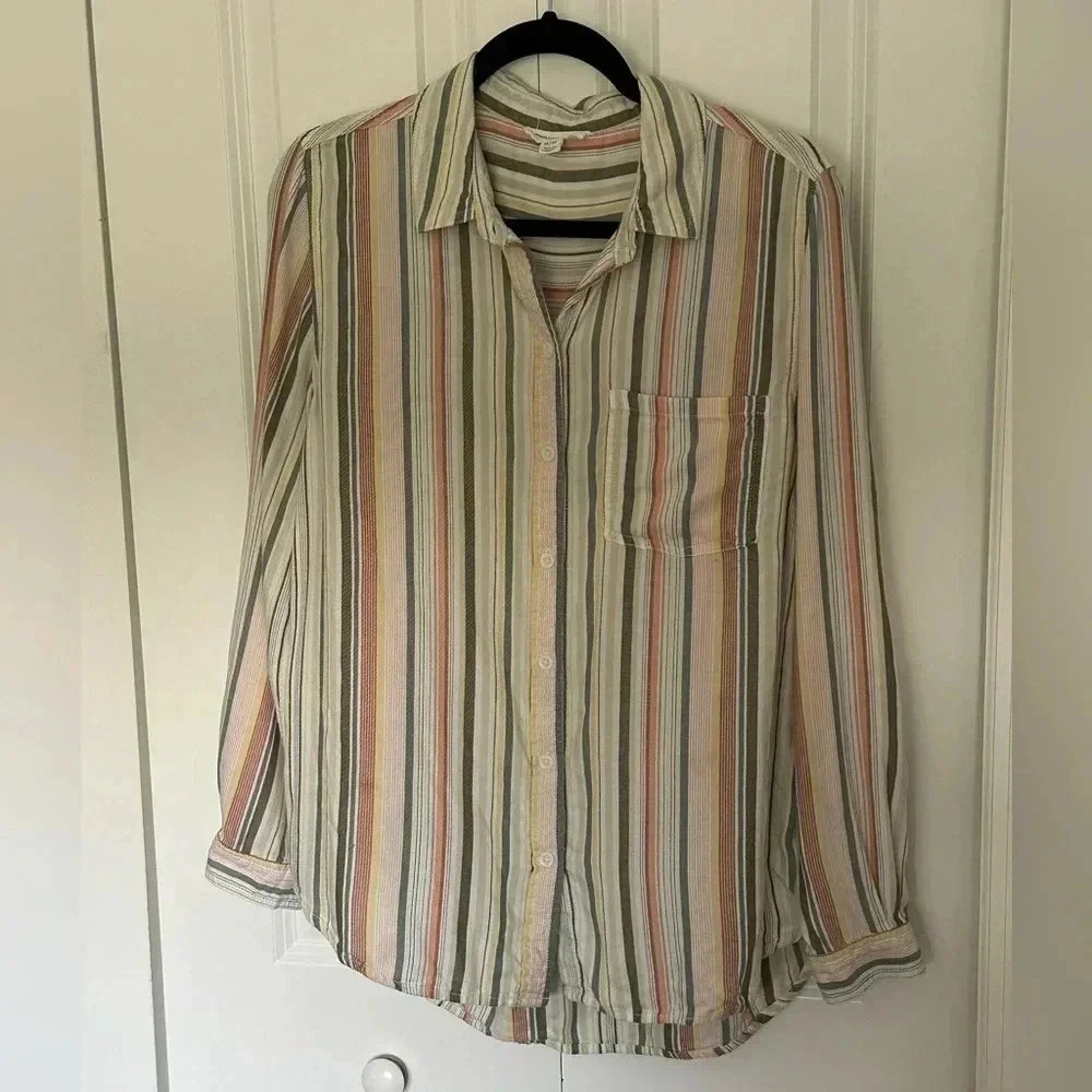 So soft! | BeachLunchLounge button down | beach vibes